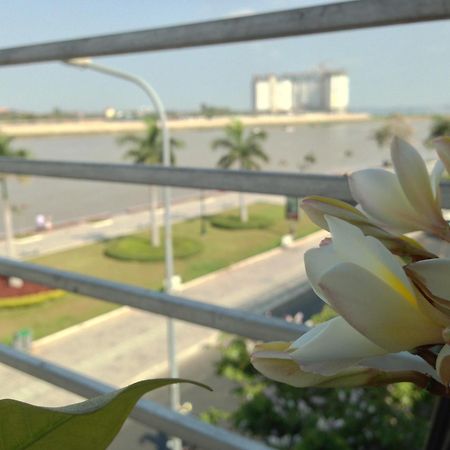 New Season Riverside Hotel Phnom Penh Eksteriør billede