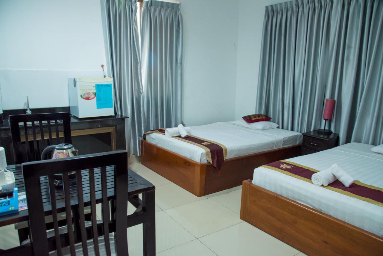 New Season Riverside Hotel Phnom Penh Eksteriør billede