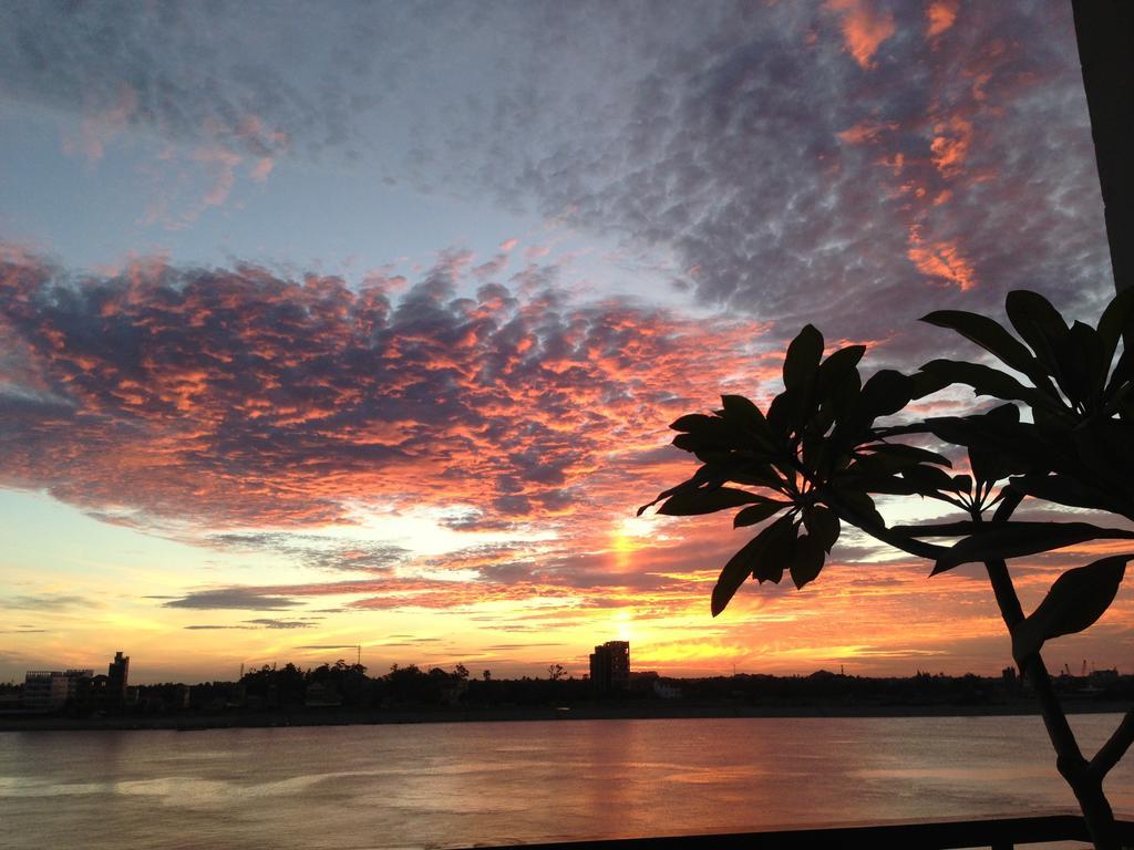 New Season Riverside Hotel Phnom Penh Eksteriør billede