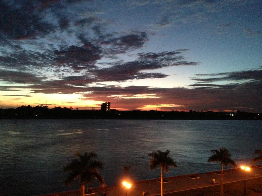 New Season Riverside Hotel Phnom Penh Eksteriør billede