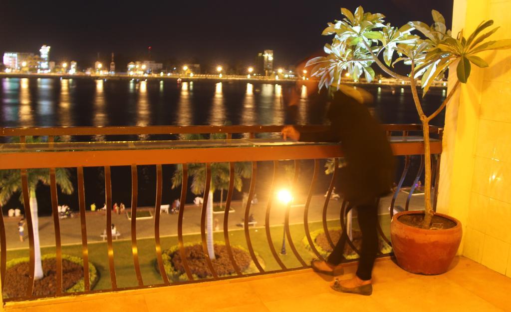 New Season Riverside Hotel Phnom Penh Eksteriør billede