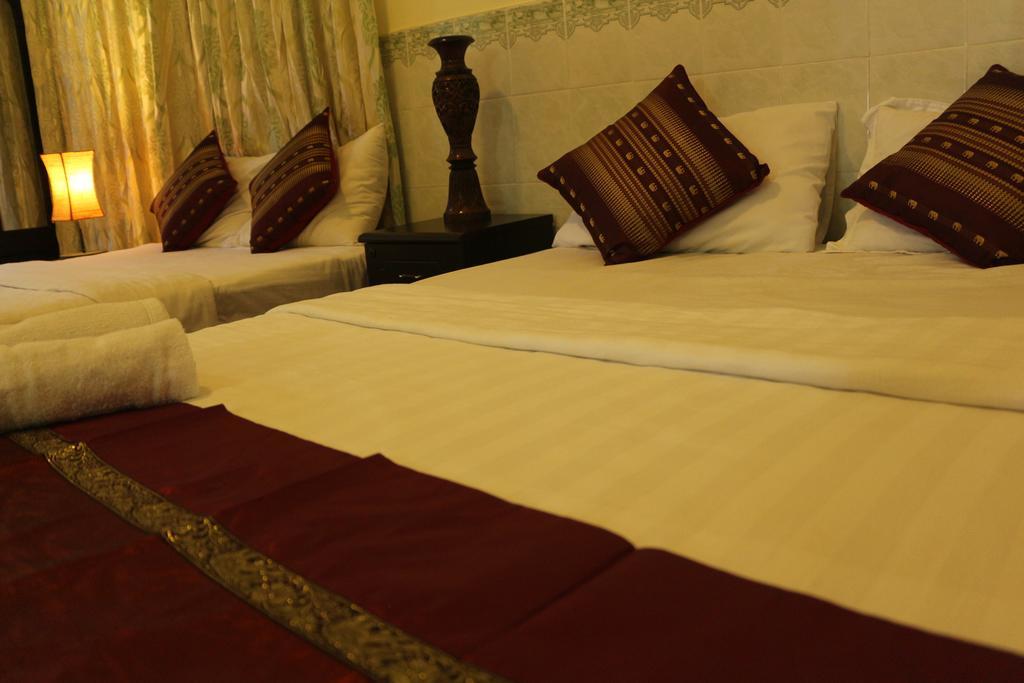 New Season Riverside Hotel Phnom Penh Eksteriør billede