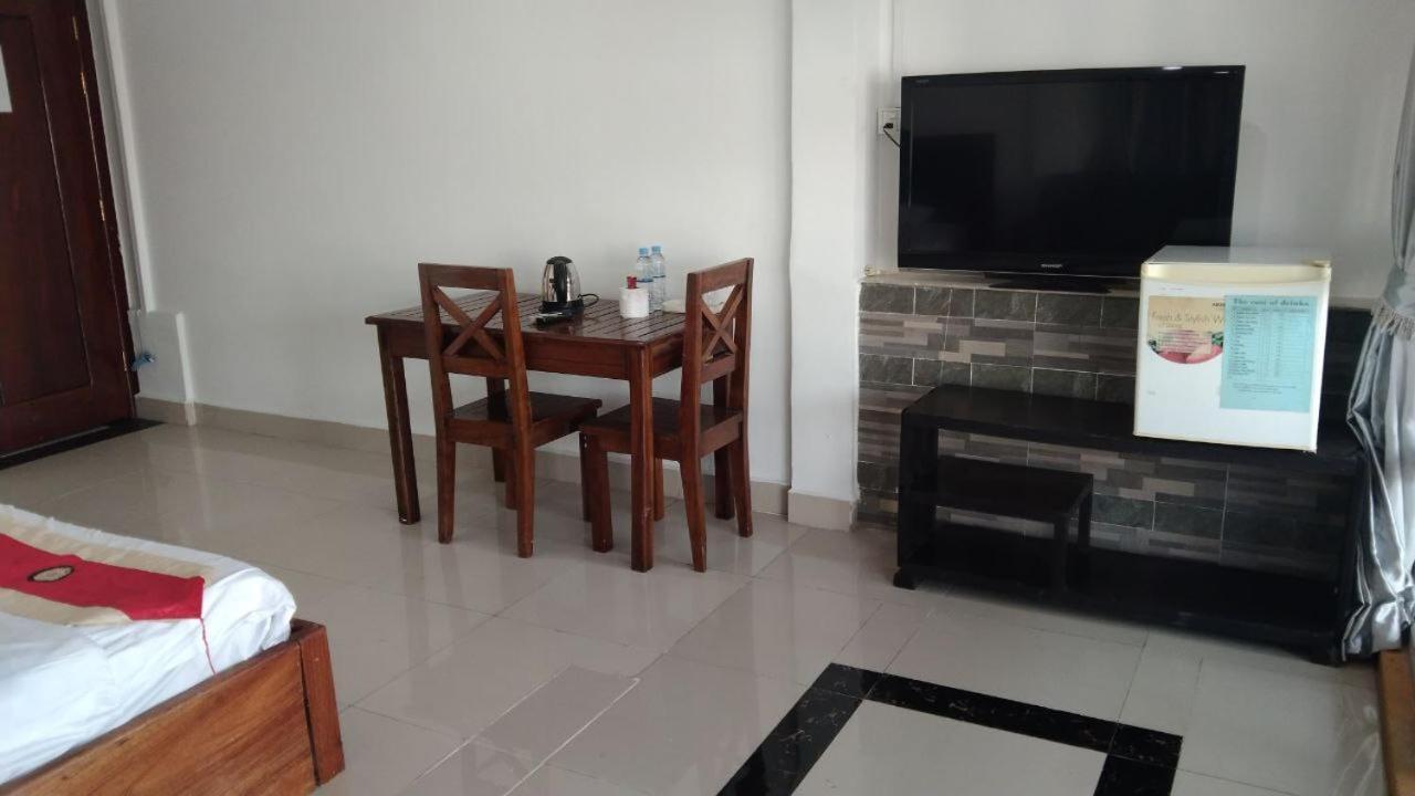 New Season Riverside Hotel Phnom Penh Eksteriør billede