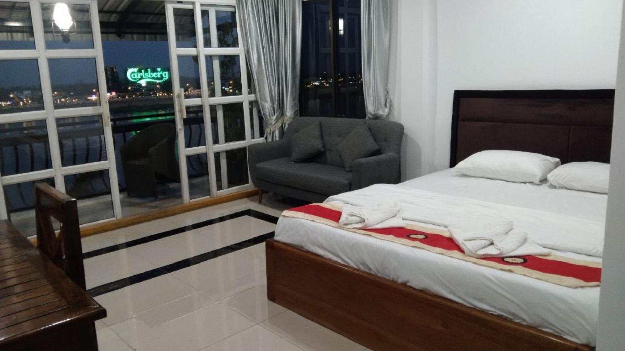 New Season Riverside Hotel Phnom Penh Eksteriør billede
