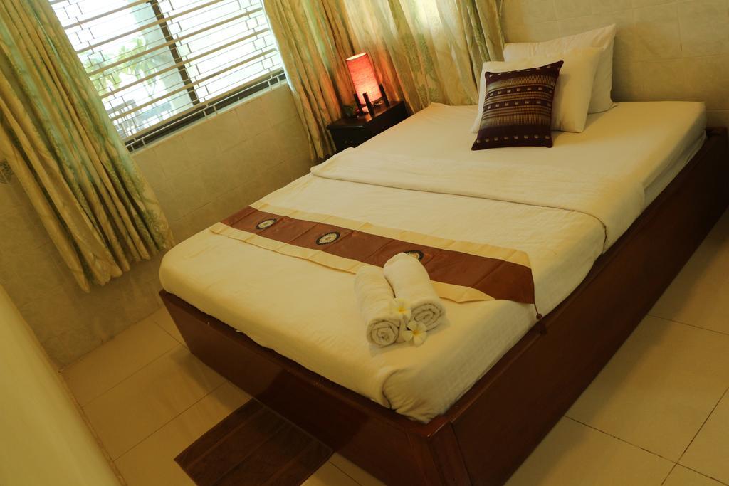 New Season Riverside Hotel Phnom Penh Værelse billede