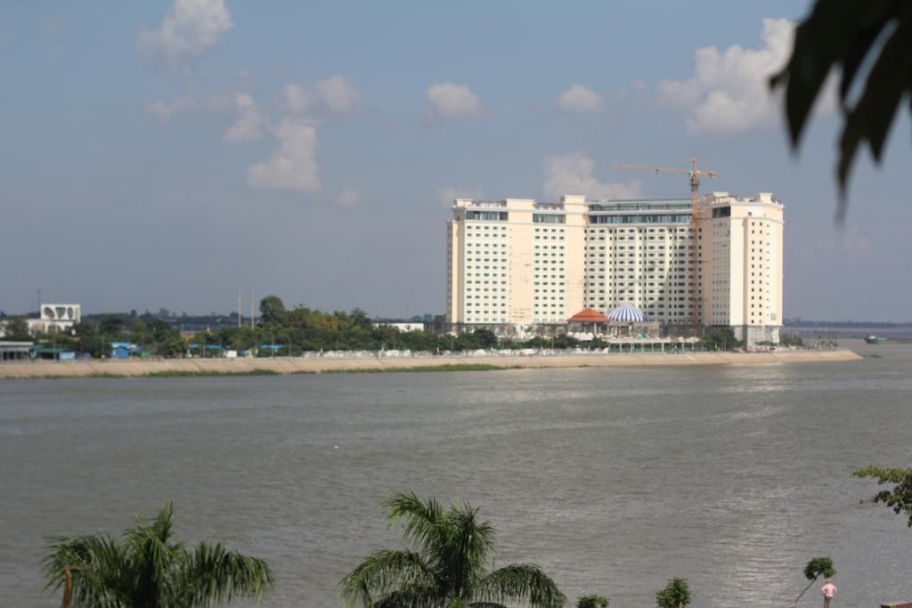 New Season Riverside Hotel Phnom Penh Værelse billede