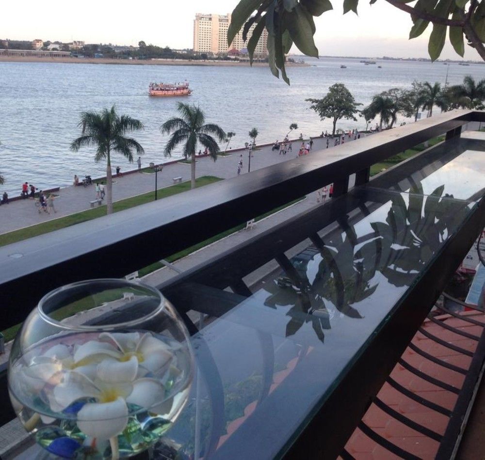 New Season Riverside Hotel Phnom Penh Eksteriør billede