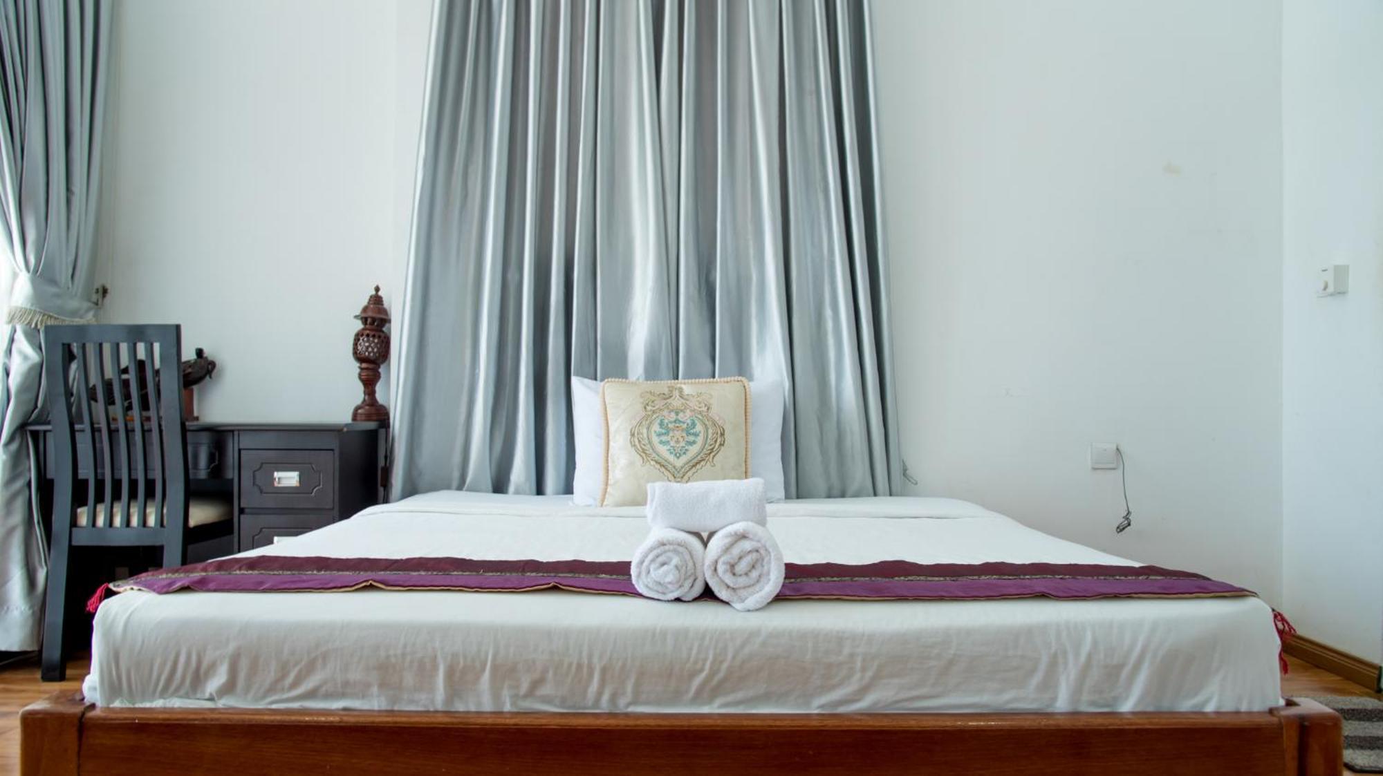 New Season Riverside Hotel Phnom Penh Eksteriør billede