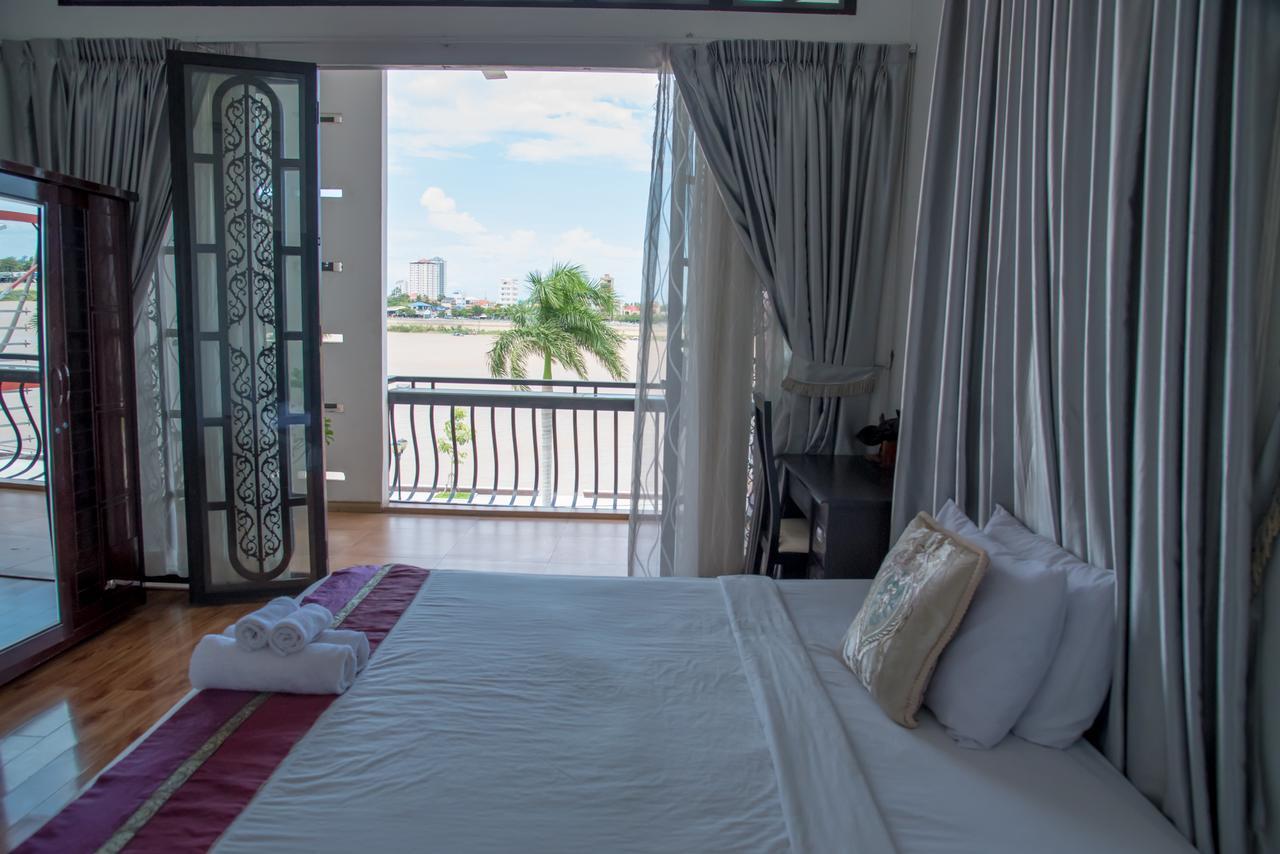New Season Riverside Hotel Phnom Penh Eksteriør billede