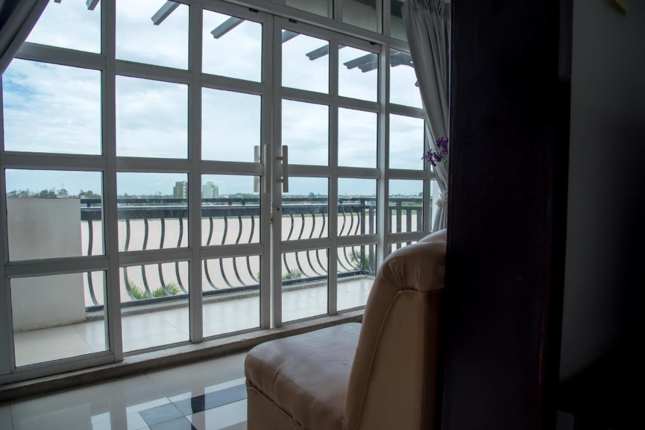New Season Riverside Hotel Phnom Penh Eksteriør billede