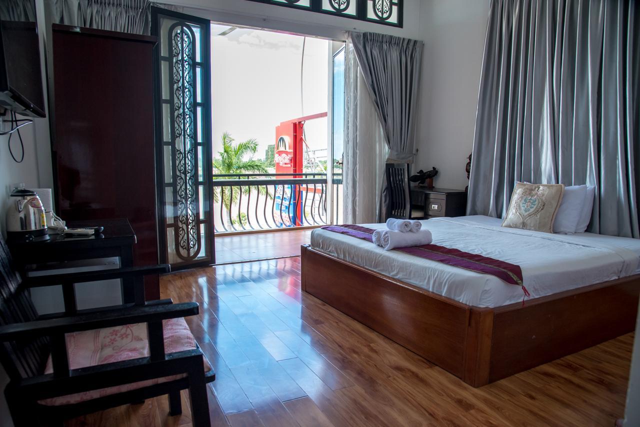 New Season Riverside Hotel Phnom Penh Eksteriør billede