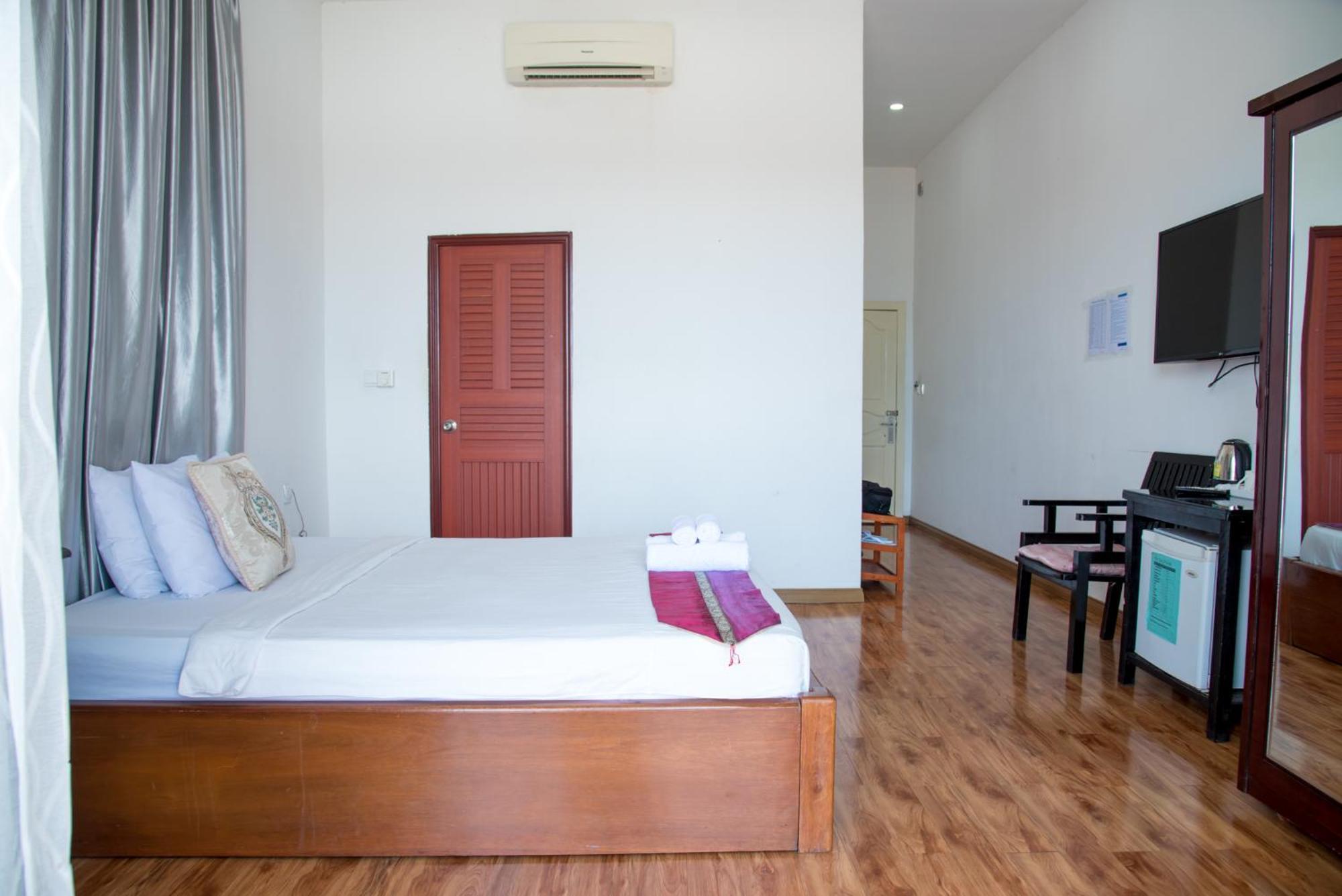 New Season Riverside Hotel Phnom Penh Eksteriør billede