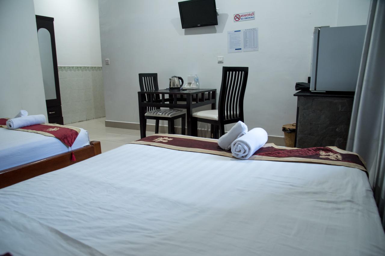 New Season Riverside Hotel Phnom Penh Eksteriør billede